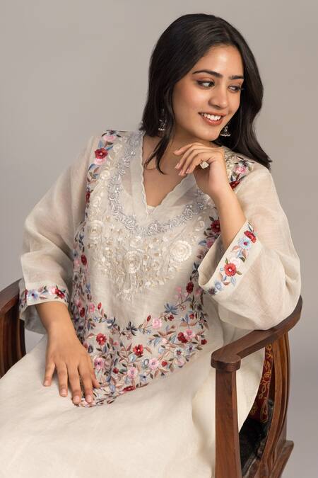 Prama By Pratima Pandey_Silver Tissue, Chanderi Embroidery V-neck Kurta _Online_at_Aza_Fashions