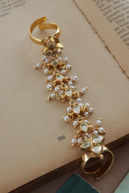 Do Taara Kundan Embellished Ring