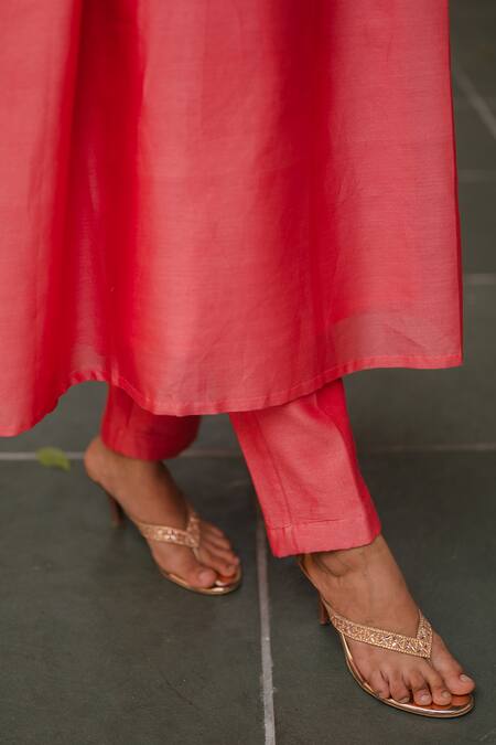 Buy_KAJAL AGRAWAL_Pink Chanderi Silk Embroidery Round Neck Ishra Kurta Set _Online_at_Aza_Fashions