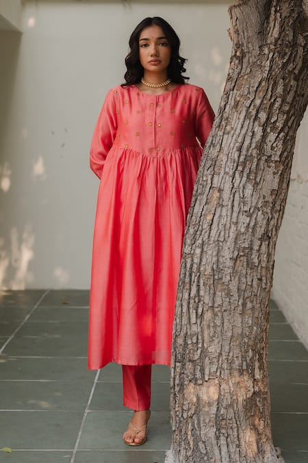 Shop_KAJAL AGRAWAL_Pink Chanderi Silk Embroidery Round Neck Ishra Kurta Set _Online_at_Aza_Fashions