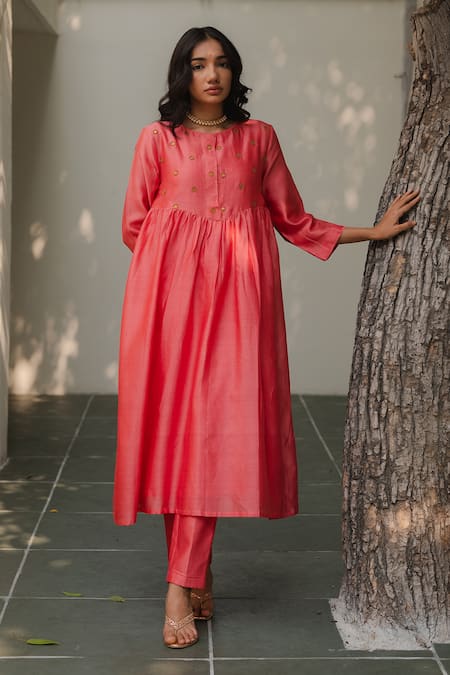 KAJAL AGRAWAL Pink Chanderi Silk Embroidery Round Neck Ishra Kurta Set