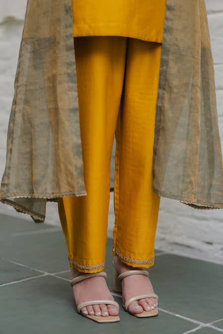 KAJAL AGRAWAL_Mustard Silk, Embroidery Round Neck Tara Jacket Kurta Set _Online_at_Aza_Fashions