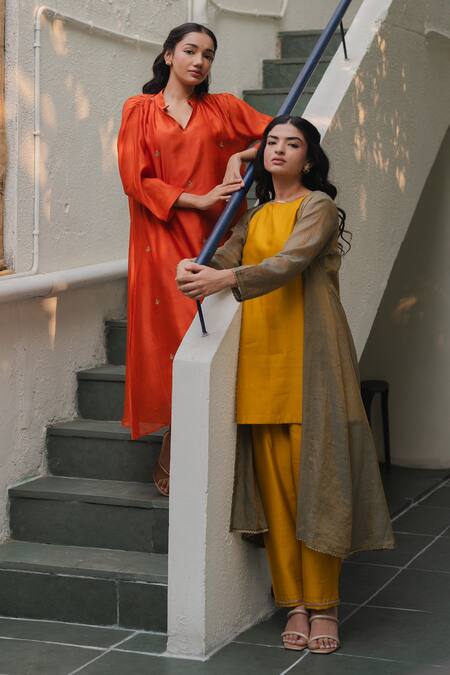 KAJAL AGRAWAL_Rust Chanderi Silk Embroidery V-neck Aryahi Kurta Set _Online_at_Aza_Fashions