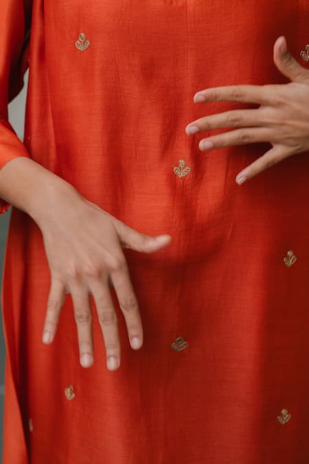 Shop_KAJAL AGRAWAL_Rust Chanderi Silk Embroidery V-neck Aryahi Kurta Set _Online_at_Aza_Fashions