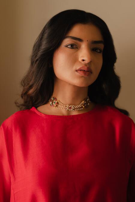 Buy_KAJAL AGRAWAL_Red Chanderi Silk Embroidery Round Neck Ishara Straight Kurta Set _Online_at_Aza_Fashions