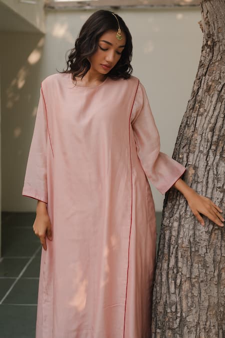 KAJAL AGRAWAL_Pink Chanderi Silk Round Neck Pavani Handwoven Kurta Set _at_Aza_Fashions