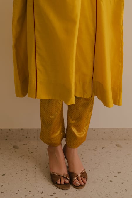 Buy_KAJAL AGRAWAL_Yellow Chanderi Silk Round Neck Akhil Handwoven Kurta Set _Online_at_Aza_Fashions