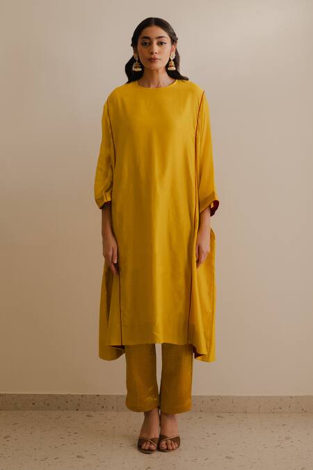 KAJAL AGRAWAL_Yellow Chanderi Silk Round Neck Akhil Handwoven Kurta Set _at_Aza_Fashions