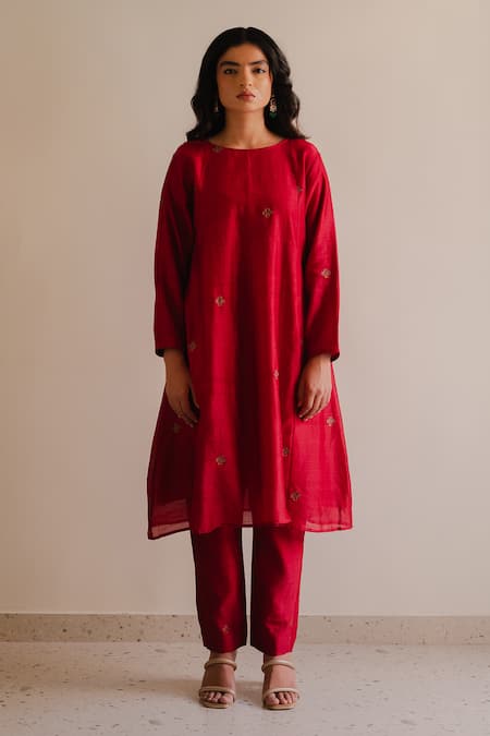 KAJAL AGRAWAL_Red Chanderi Silk Embroidery Round Neck Nihara Kurta And Trouser Set _Online_at_Aza_Fashions