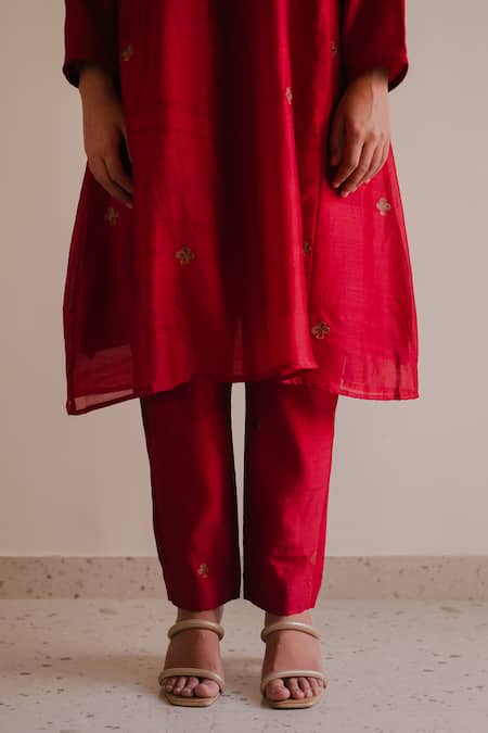 Buy_KAJAL AGRAWAL_Red Chanderi Silk Embroidery Round Neck Nihara Kurta And Trouser Set _Online_at_Aza_Fashions
