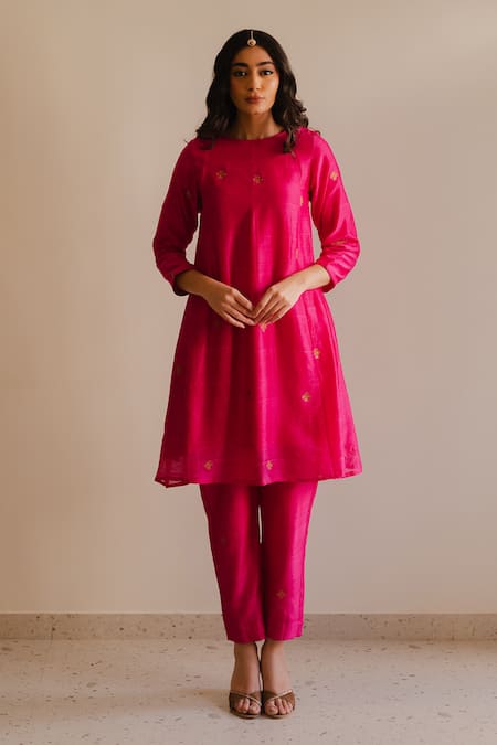KAJAL AGRAWAL Ariya Embroidered Kurta & Trouser Set 