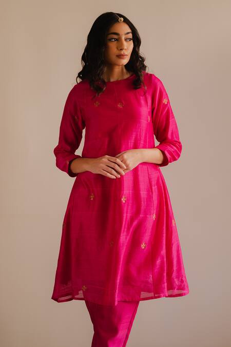 KAJAL AGRAWAL_Pink Chanderi Silk Embroidery Round Neck Ariya Kurta And Trouser Set _Online_at_Aza_Fashions