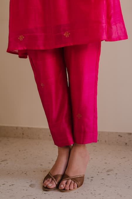 Buy_KAJAL AGRAWAL_Pink Chanderi Silk Embroidery Round Neck Ariya Kurta And Trouser Set _Online_at_Aza_Fashions