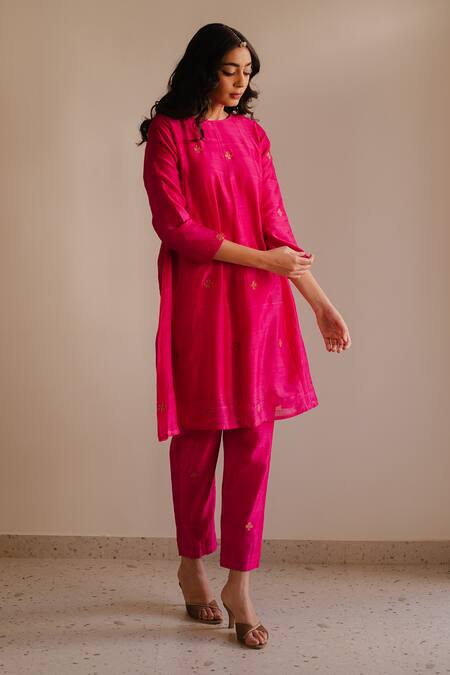 Shop_KAJAL AGRAWAL_Pink Chanderi Silk Embroidery Round Neck Ariya Kurta And Trouser Set _Online_at_Aza_Fashions