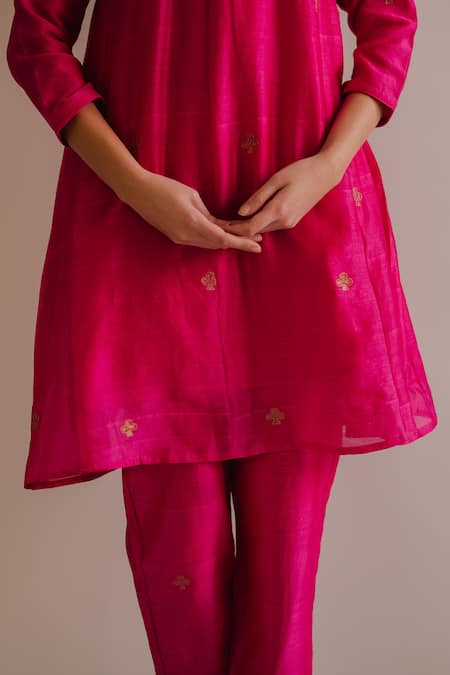 KAJAL AGRAWAL_Pink Chanderi Silk Embroidery Round Neck Ariya Kurta And Trouser Set _at_Aza_Fashions