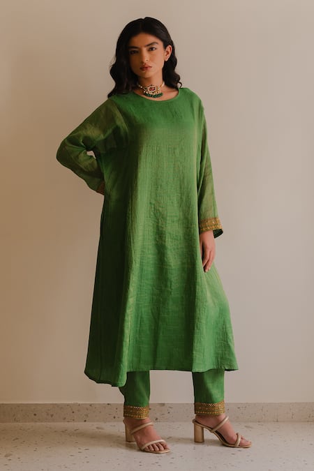 KAJAL AGRAWAL Green Handloom Cotton Embroidery Round Neck Gaur Handwoven Kurta Set