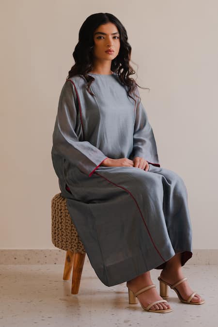 KAJAL AGRAWAL_Gray Chanderi Silk Round Neck Tuya Handwoven Kurta Set _Online_at_Aza_Fashions