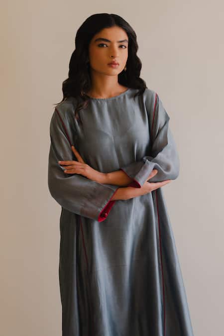 Buy_KAJAL AGRAWAL_Gray Chanderi Silk Round Neck Tuya Handwoven Kurta Set _Online_at_Aza_Fashions