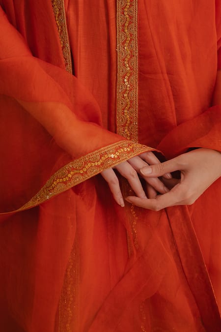 KAJAL AGRAWAL_Rust Chanderi Silk Embroidery Round Neck Medha Handwoven Kurta Set _at_Aza_Fashions