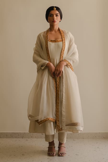 KAJAL AGRAWAL Meera Handwoven Chanderi Silk Anarkali Set 