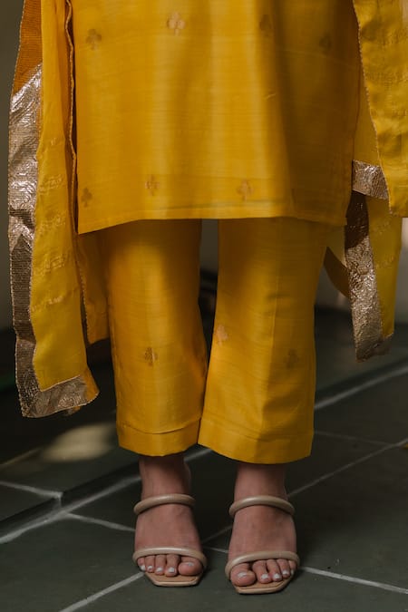 Buy_KAJAL AGRAWAL_Yellow Chanderi Silk Round Neck Shubha Butti Pattern Kurta Set _Online_at_Aza_Fashions