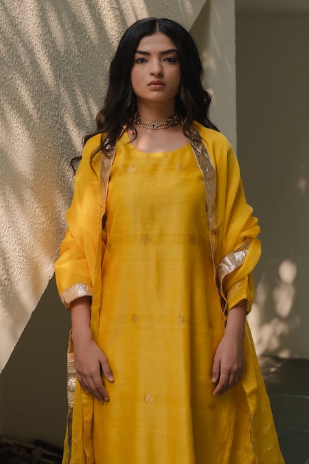 Shop_KAJAL AGRAWAL_Yellow Chanderi Silk Round Neck Shubha Butti Pattern Kurta Set _Online_at_Aza_Fashions