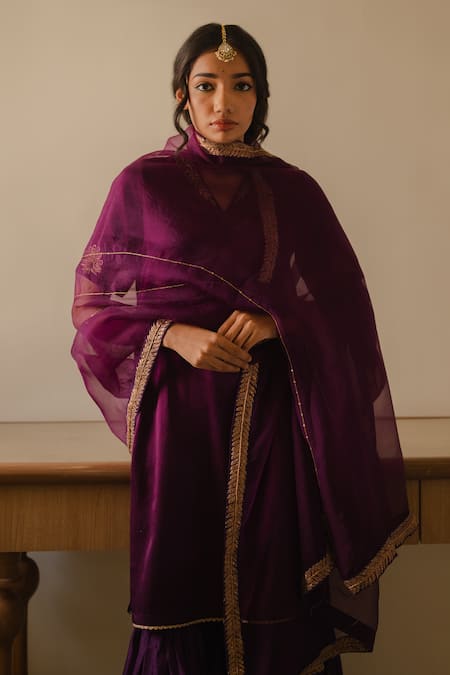 KAJAL AGRAWAL_Purple Chanderi, Organza Embroidery V-neck Narula Kurta Set _Online_at_Aza_Fashions