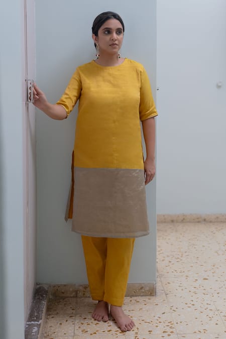 KAJAL AGRAWAL_Yellow Round Neck Nalini Color Block Kurta And Trouser Set _Online_at_Aza_Fashions