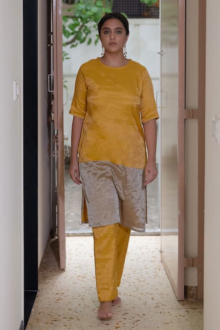 KAJAL AGRAWAL Nalini Color Block Kurta & Trouser Set 