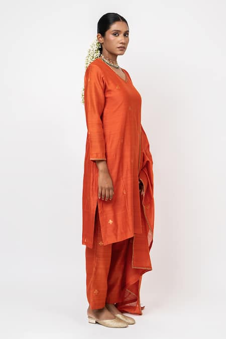 KAJAL AGRAWAL_Rust , Silk Embroidery V-neck Umber Butti Pattern Kurta Set _Online_at_Aza_Fashions