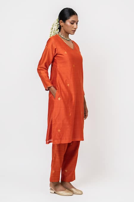 Buy_KAJAL AGRAWAL_Rust , Silk Embroidery V-neck Umber Butti Pattern Kurta Set _Online_at_Aza_Fashions