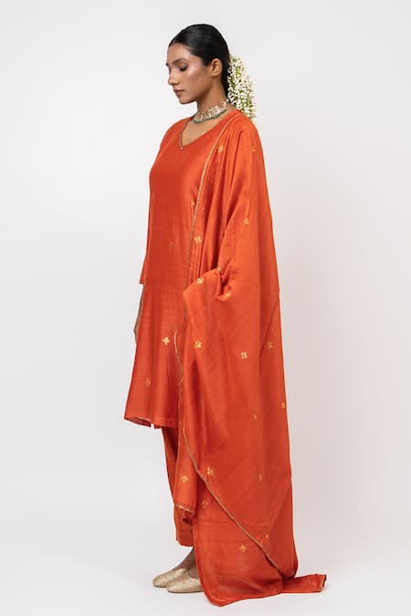 Shop_KAJAL AGRAWAL_Rust , Silk Embroidery V-neck Umber Butti Pattern Kurta Set _Online_at_Aza_Fashions