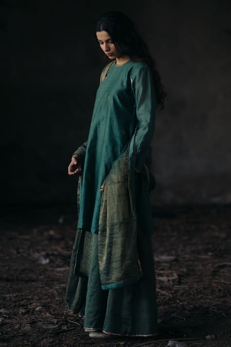 KAJAL AGRAWAL_Green Chanderi Silk, Handloom Cotton Flowers And Moon Handwoven Kurta Set _Online_at_Aza_Fashions