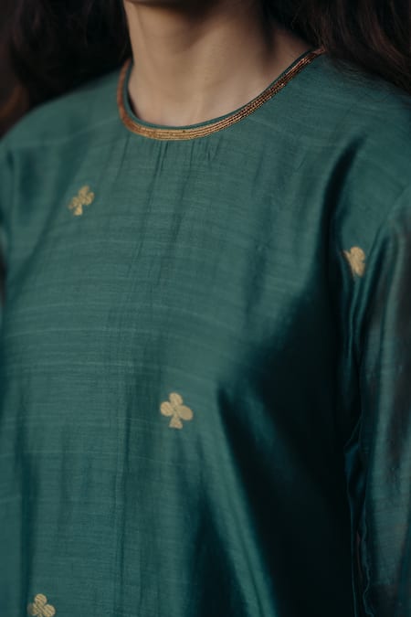 Buy_KAJAL AGRAWAL_Green Chanderi Silk, Handloom Cotton Flowers And Moon Handwoven Kurta Set _Online_at_Aza_Fashions
