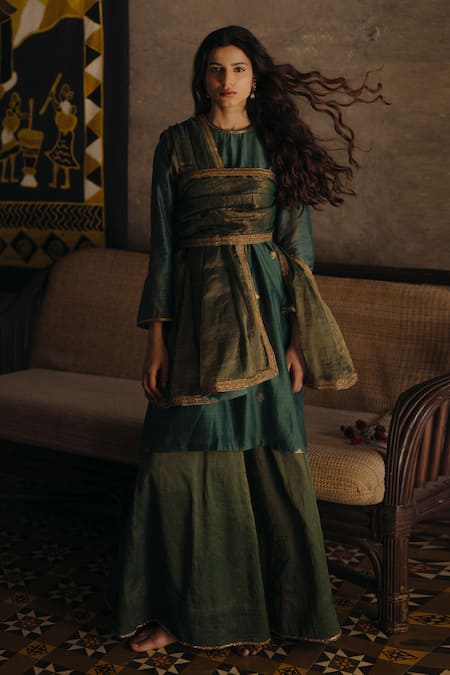 KAJAL AGRAWAL_Green Chanderi Silk, Handloom Cotton Flowers And Moon Handwoven Kurta Set _at_Aza_Fashions