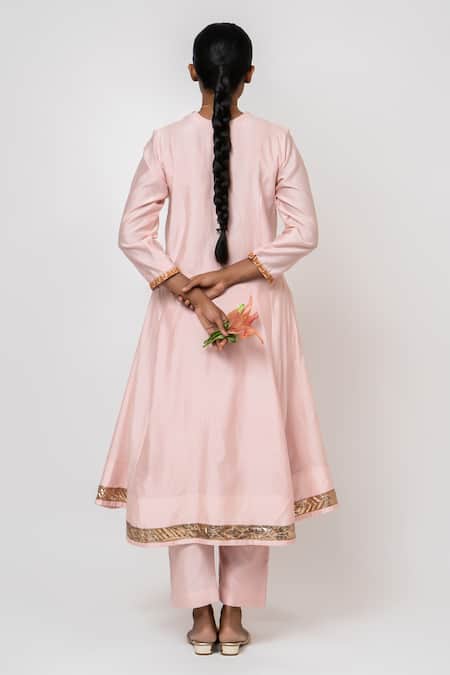 KAJAL AGRAWAL Swan Handwoven Kurta Set 