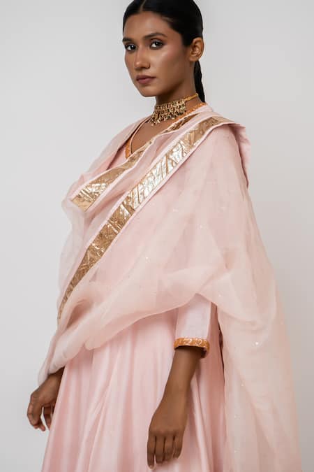 Shop_KAJAL AGRAWAL_Pink Chanderi Silk, Organza V-neck Swan Handwoven Kurta Set 