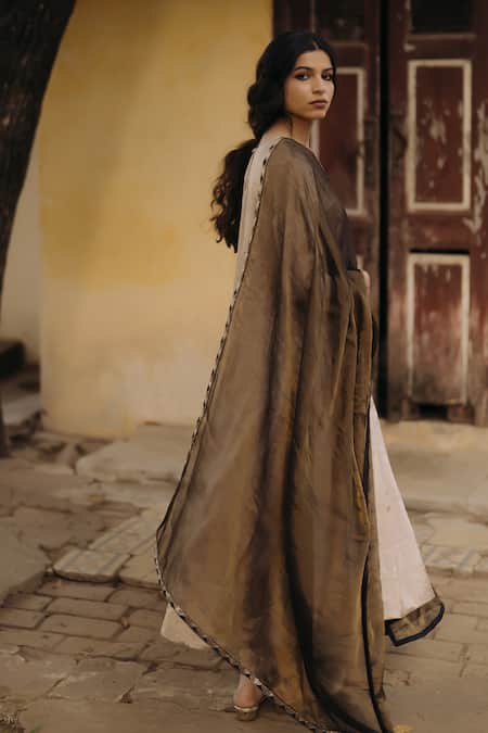 KAJAL AGRAWAL_Beige Silk, Tissue Embroidery Round Neck Oyster Handwoven Anarkali Set _at_Aza_Fashions