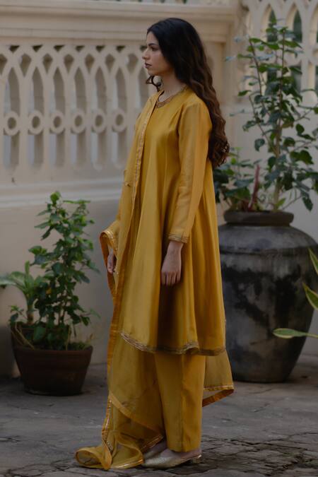 Buy_KAJAL AGRAWAL_Mustard Chanderi Silk Zari, Embroidery Round Neck Sunlight Handwoven Kurta Set 