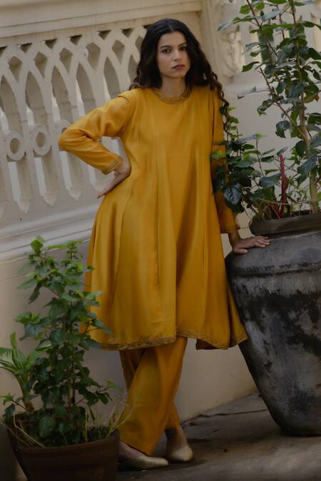 Shop_KAJAL AGRAWAL_Mustard Chanderi Silk Zari, Embroidery Round Neck Sunlight Handwoven Kurta Set 