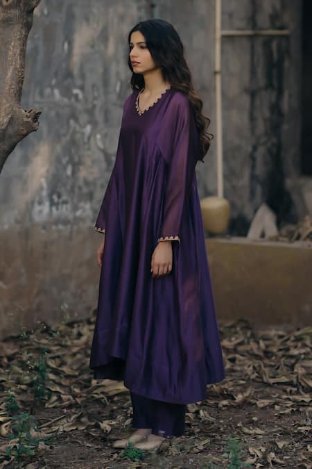 KAJAL AGRAWAL_Purple Chanderi Silk, Chanderi, Organza Embroidery Lilith Handwoven Kurta Set _at_Aza_Fashions