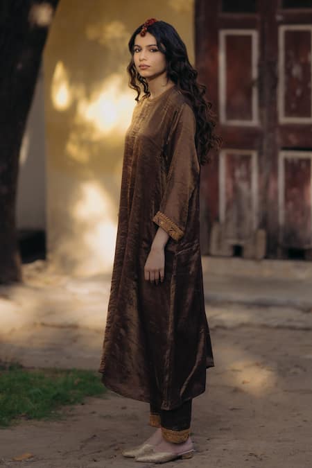 Buy_KAJAL AGRAWAL_Brown Embroidery Round Neck Virgo Handwoven Kurta Set _Online_at_Aza_Fashions