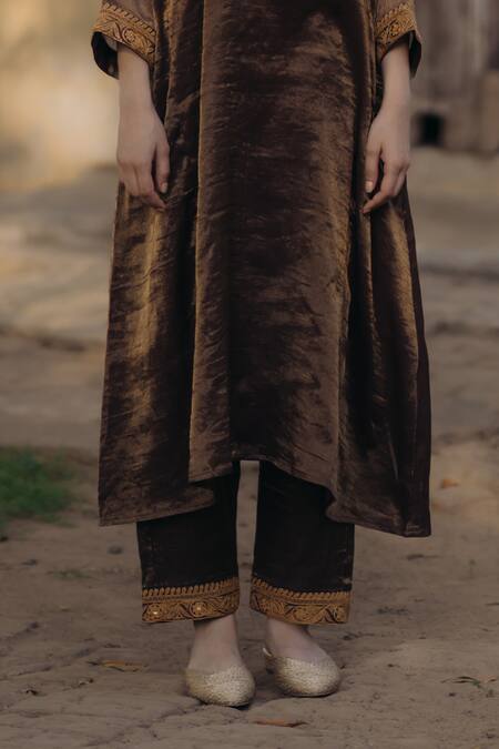 KAJAL AGRAWAL_Brown Embroidery Round Neck Virgo Handwoven Kurta Set _at_Aza_Fashions