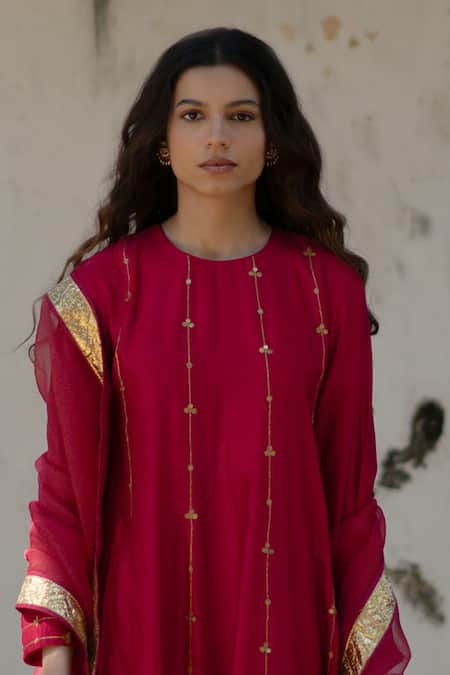 KAJAL AGRAWAL_Pink Chanderi Silk, Chanderi, Organza Embroidery Round Neck Nebula Kurta Set _Online_at_Aza_Fashions