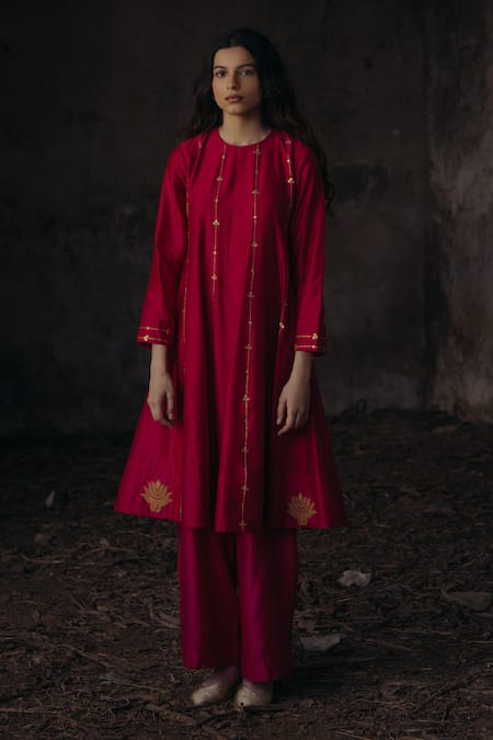 Buy_KAJAL AGRAWAL_Pink Chanderi Silk, Chanderi, Organza Embroidery Round Neck Nebula Kurta Set 