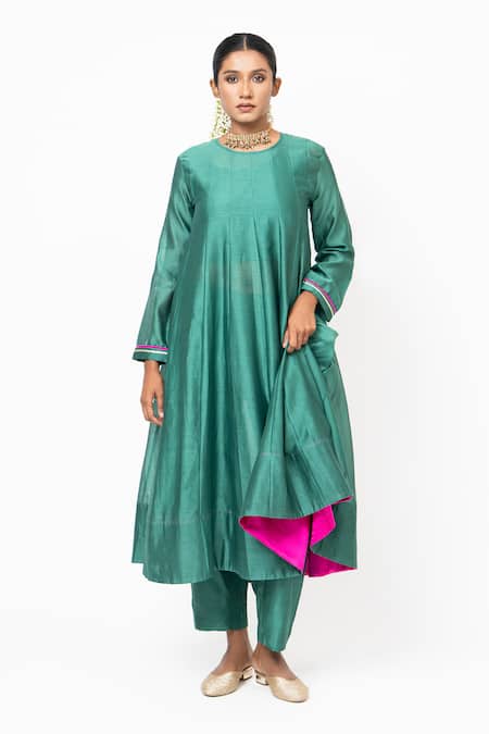 Buy_KAJAL AGRAWAL_Green Chanderi Silk Embroidery Round Neck Sky And Water Handwoven Anarkali Set _Online_at_Aza_Fashions