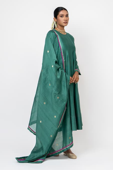 KAJAL AGRAWAL_Green Chanderi Silk Embroidery Round Neck Sky And Water Handwoven Anarkali Set _at_Aza_Fashions
