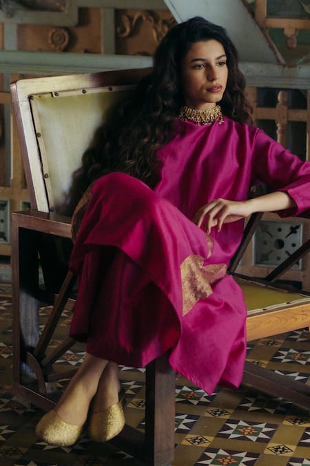 KAJAL AGRAWAL_Pink Chanderi Silk Embroidery Round Neck Duckweed Handwoven Kurta Set _at_Aza_Fashions