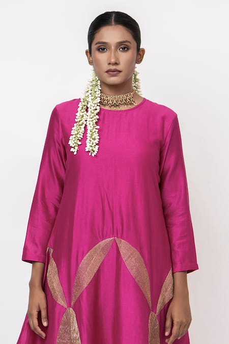 Buy_KAJAL AGRAWAL_Pink Chanderi Silk Embroidery Round Neck Duckweed Handwoven Kurta Set 