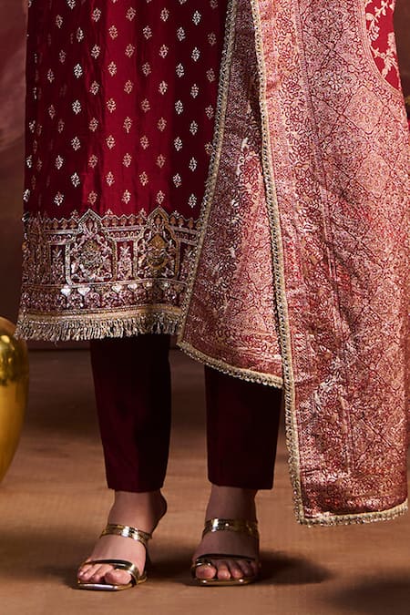 Lashkaraa_Maroon Brocade Sequins, Zari Round Neck Straight Kurta Set_Online_at_Aza_Fashions